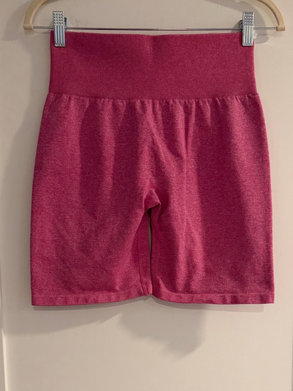 NVGTN Scrunch Seamless Shorts in Fuchsia | Size Large